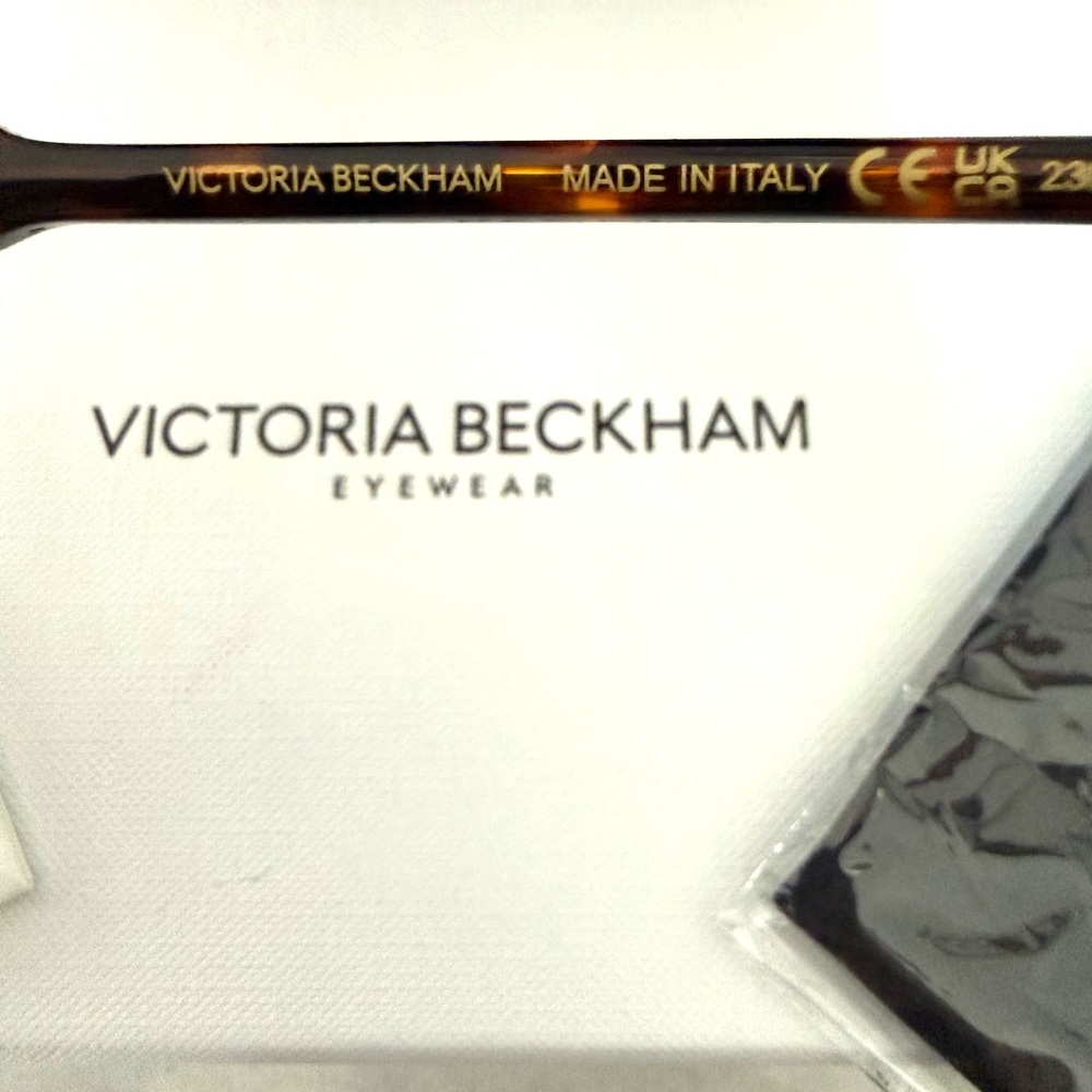 Victoria Beckham Tortoiseshell Sunglasses with Brown Gradient Lenses - Picture 4 of 9
